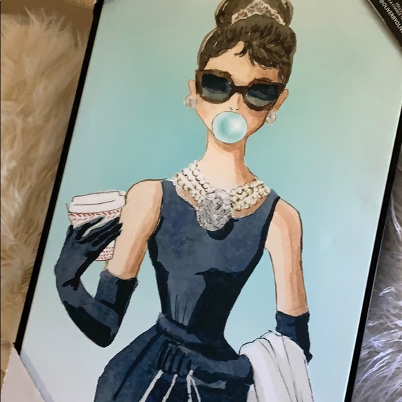 Meet your Posher, Elle - Picture 5 of 6